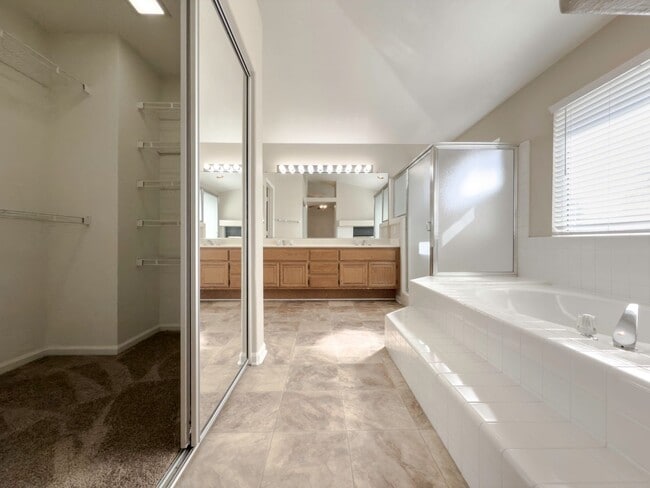 Building Photo - 4 BEDROOM / 3 CAR GARAGE MURRIETA HOME FOR...