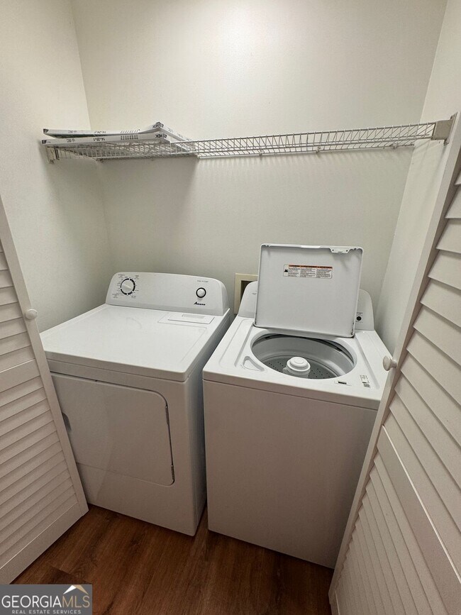 Building Photo - 67 Johnson Rd NW