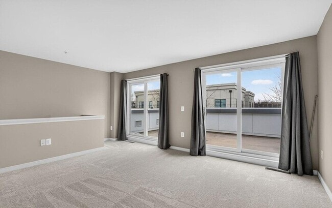 Building Photo - Modern 3BR Townhome with Rooftop Terrace & Garage in Old Town Commons