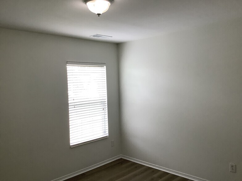 Building Photo - 8834 Kirkville Ln