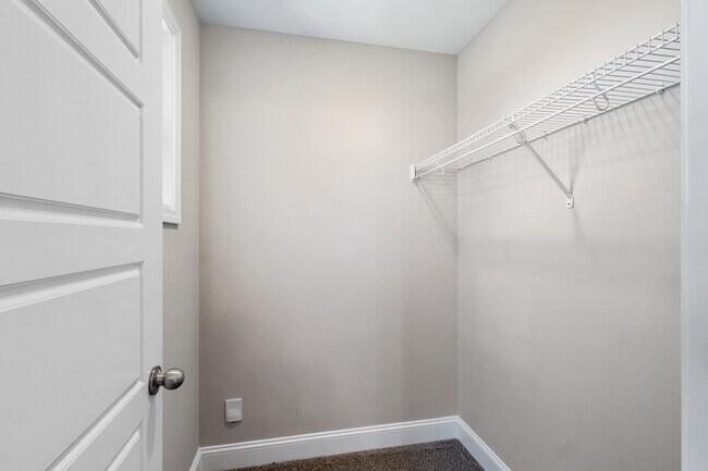 Building Photo - 2433 Bucklin Dr