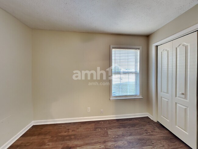 Building Photo - 803 Buckhaven Dr