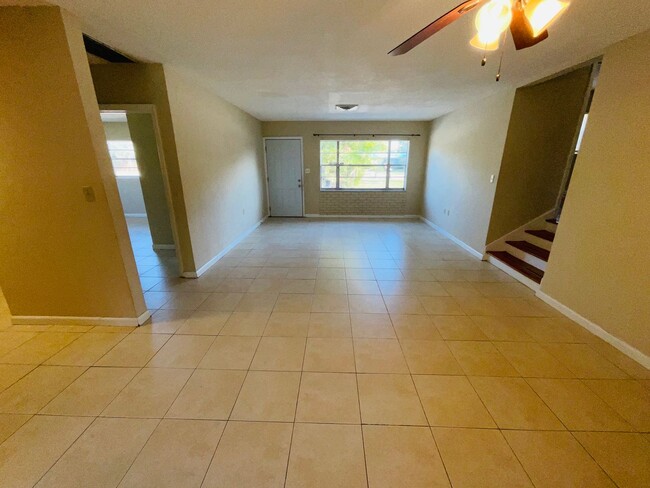 Building Photo - 3 Bedroom - Sunrise Blvd