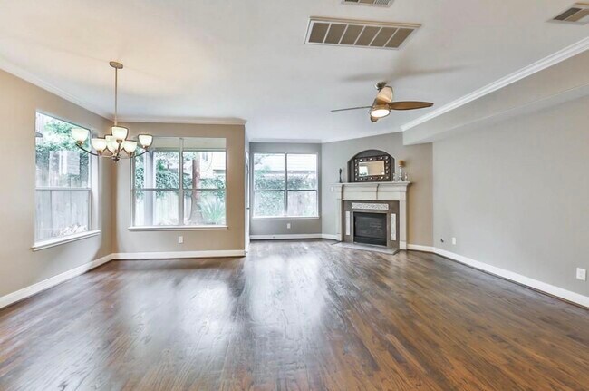 Primary Photo - 415 Asbury St
