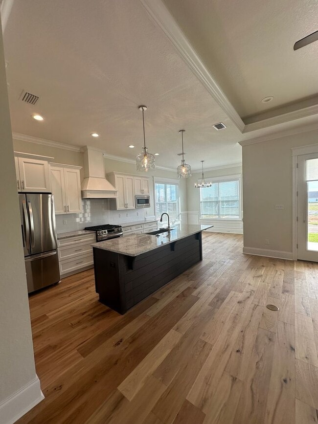 Building Photo - Gorgeous New Contsruction 3 bedroom/2 full...