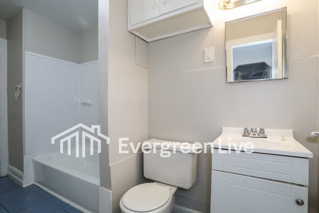 Building Photo - 9209 Meadowglen Dr