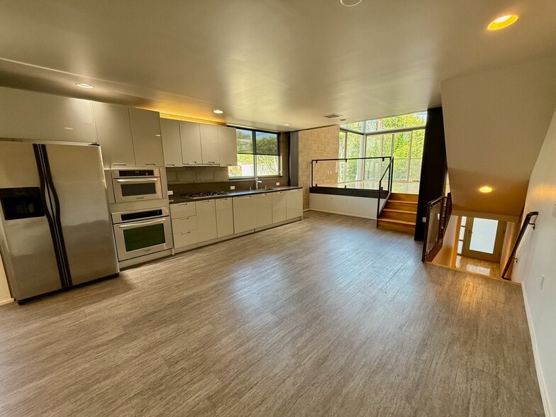 Kitchen/Living Area - 530 N Larchmont Blvd