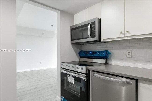 Building Photo - 20505 E Country Club Dr