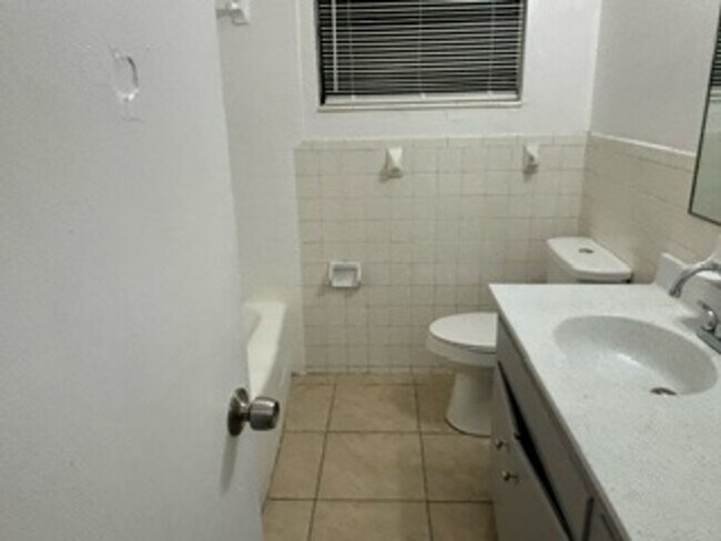 Building Photo - 8718 Ednam Pl