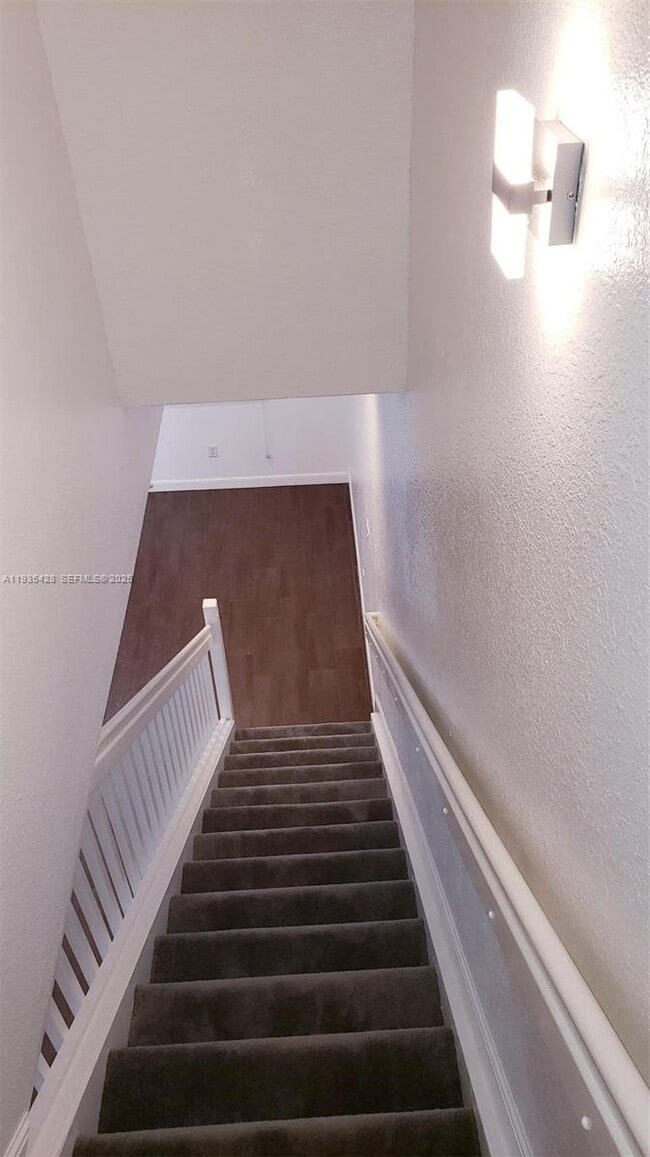 Building Photo - 833 Millbrae Ct