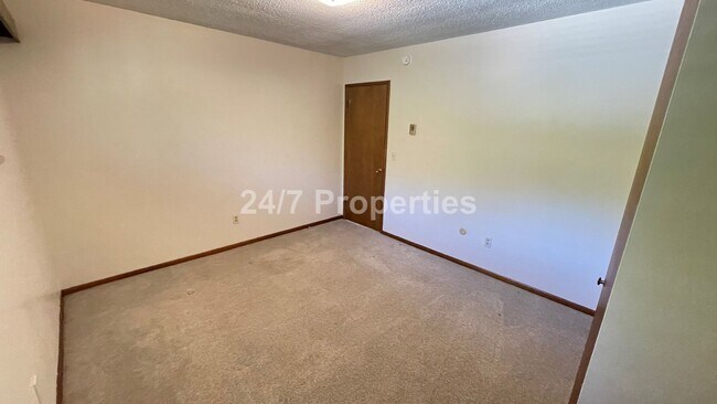 Building Photo - Beautiful 1 BD | 1 BA Apartment with a Vie...