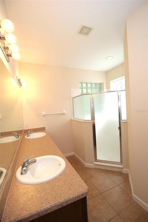 Building Photo - 60 Raintree Cir