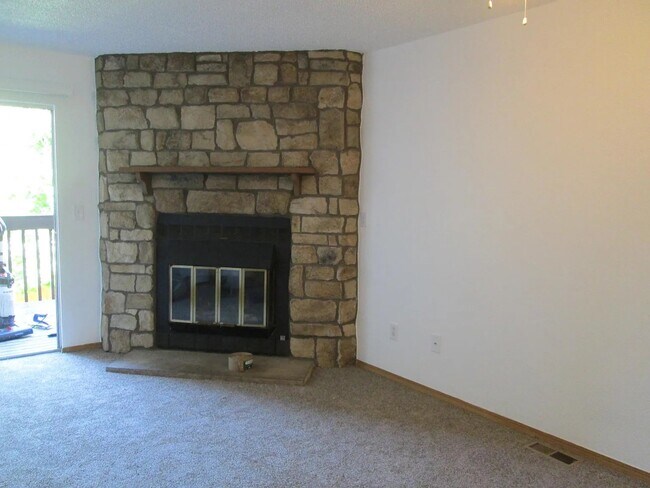 Building Photo - 2744 E Nichols Cir