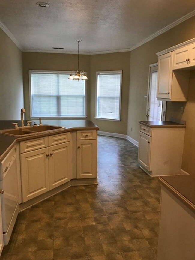 Building Photo - Keys to happiness