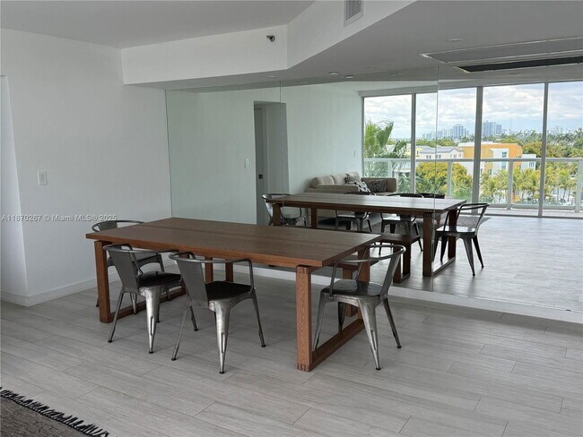 Building Photo - 5900 Collins Ave