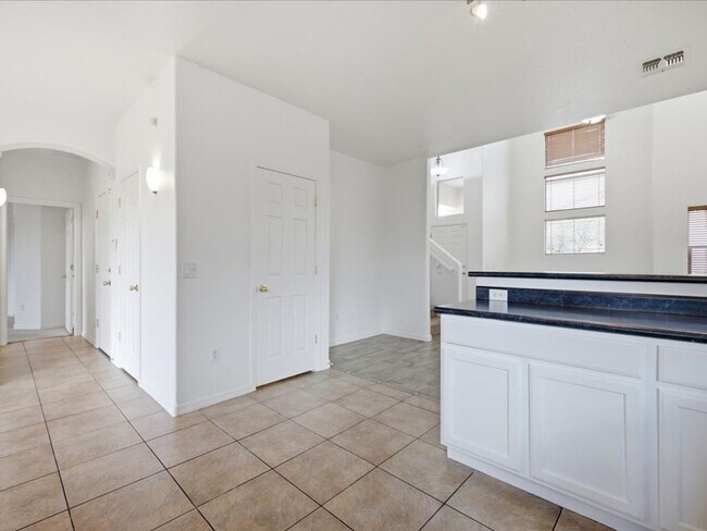 Building Photo - 14252 South Avenida Zumba