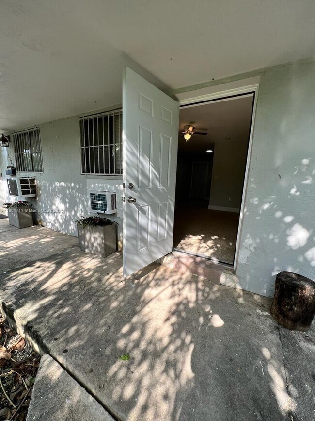 Primary Photo - 1220 NW 12th St