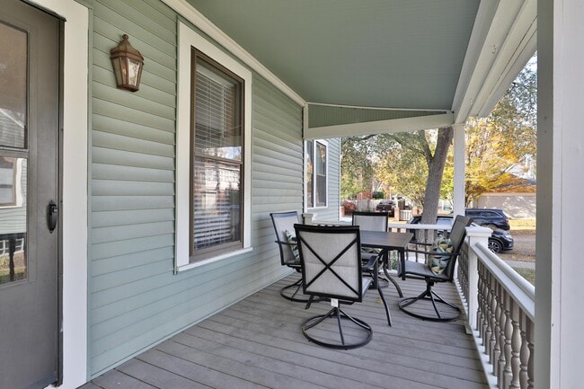 Building Photo - 398 W 5th Ave