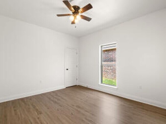 Building Photo - 1281 Miller St