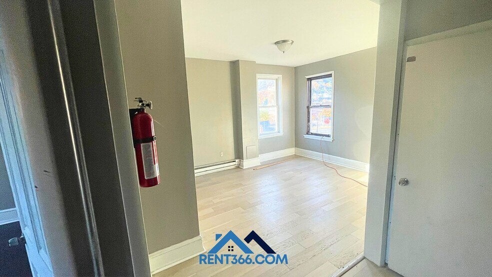 Building Photo - 101 N George St