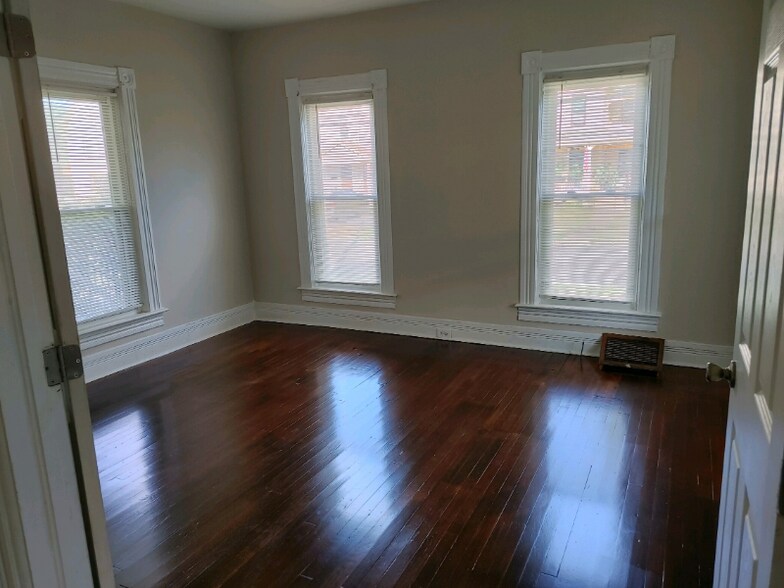 Building Photo - 164 South St