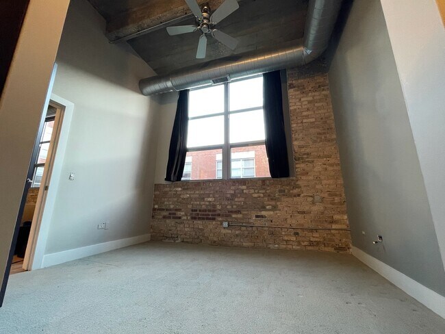 Building Photo - 1735 N Paulina St