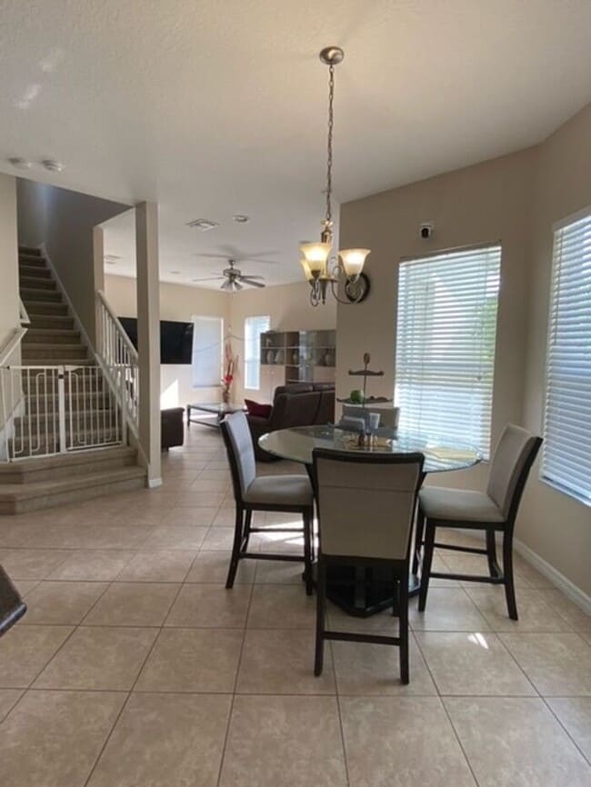 Building Photo - Beautiful 4 Bedroom 3 Bath Home in Ocoee