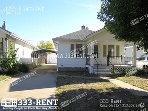 Building Photo - Check Out This Spacious Home in North KC!