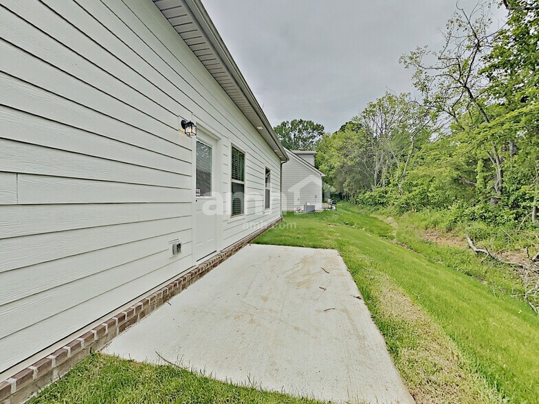 Building Photo - 326 Charity Ln