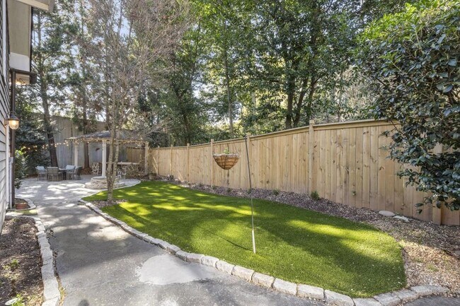 Building Photo - 97 Huntington Rd NE