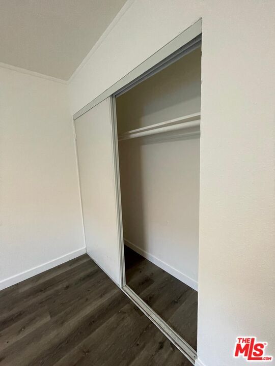 Building Photo - 829 E 108th St