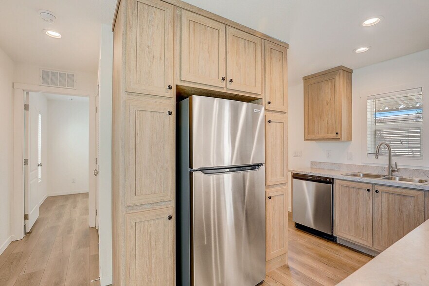 Building Photo - 2627 S Lamb Blvd