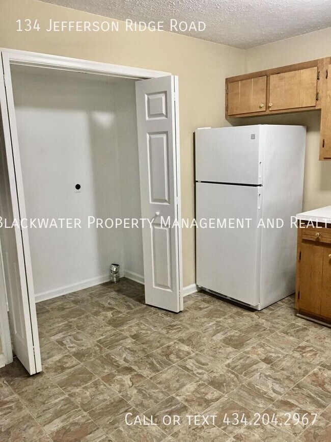 Building Photo - 134 Jefferson Ridge Rd