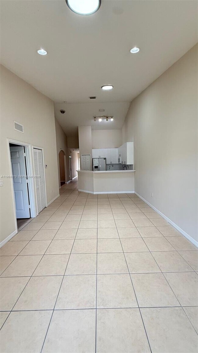 Building Photo - 3323 NE 11th Dr