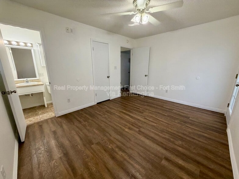 Building Photo - 3 Cowden Ct