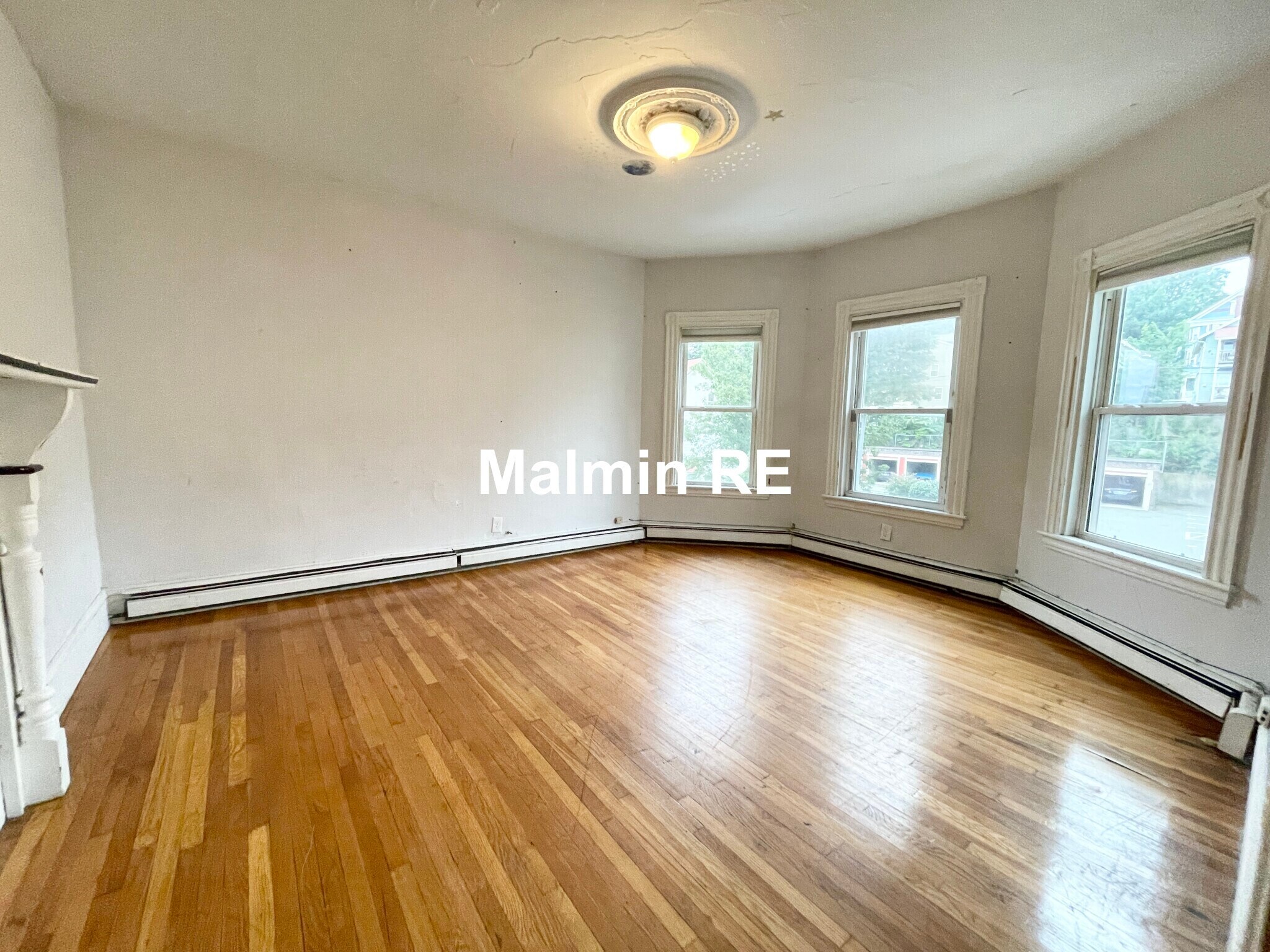 Building Photo - 61 Hillside St