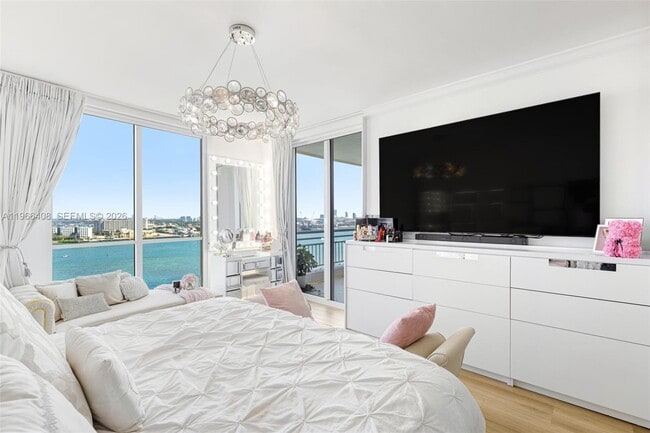 Building Photo - 848 Brickell Key Dr