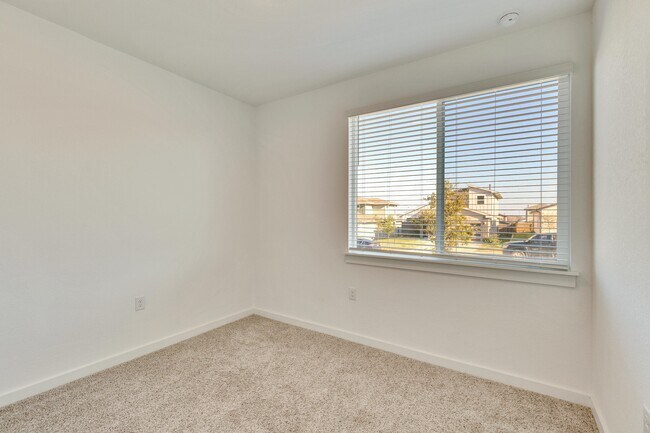 Building Photo - 13920 Lubeck Dr