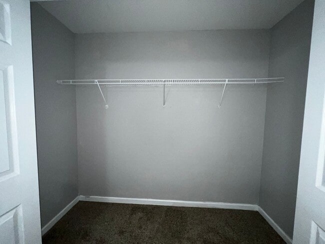 Building Photo - Gorgeous 3 BD 3 BA Townhome Located in Chase's Run!