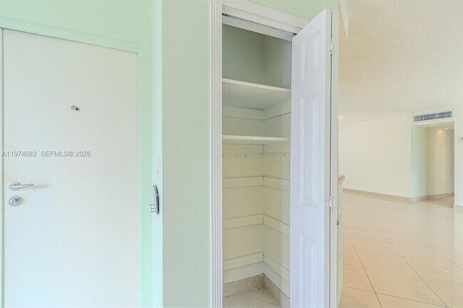 Building Photo - 121 Golden Isles Dr