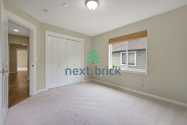 Building Photo - "Charming 4-Bedroom Retreat in Redmond: Spacious 2,540 Sq Ft Home with 2.5 Baths!"