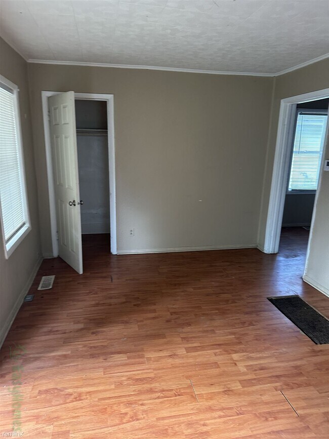 Building Photo - 1 br, 1 bath House - 619 Northeast Rock Is...