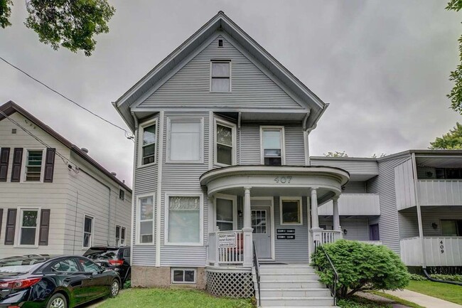 Building Photo - 407 W Doty St