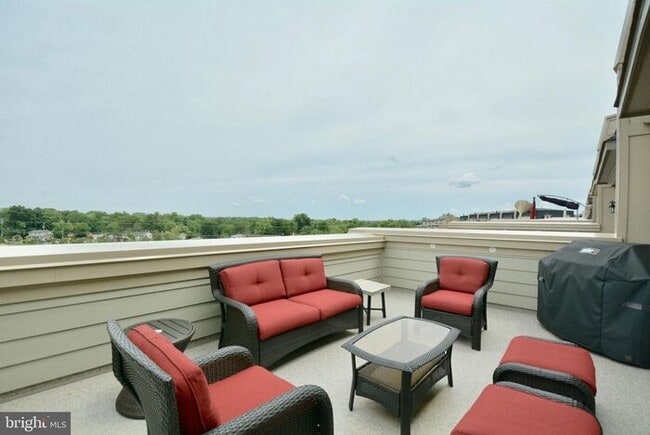 Building Photo - 702 Fair Winds Way