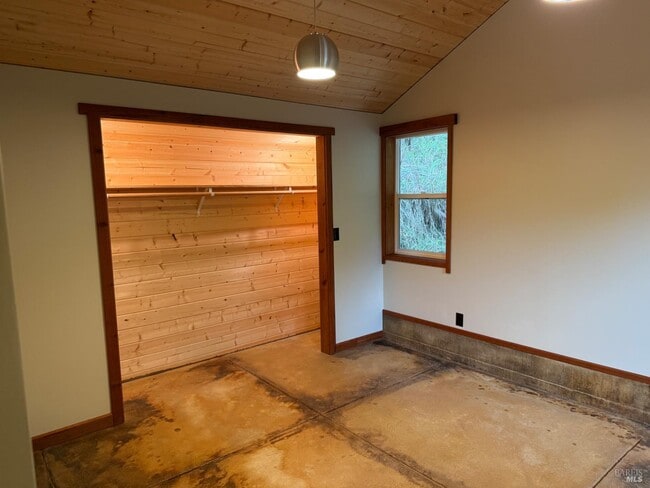 Building Photo - 39143 S Hwy 1