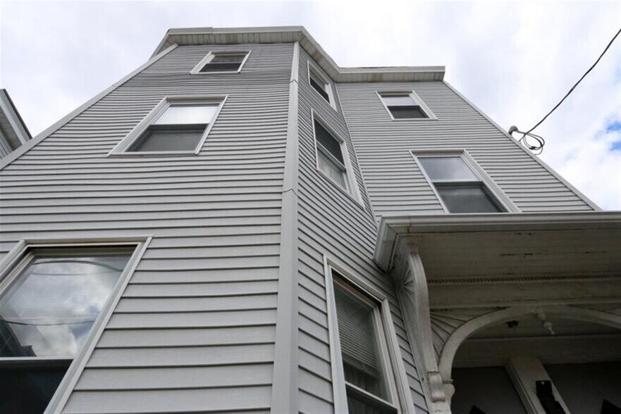 Building Photo - 71 Porter St