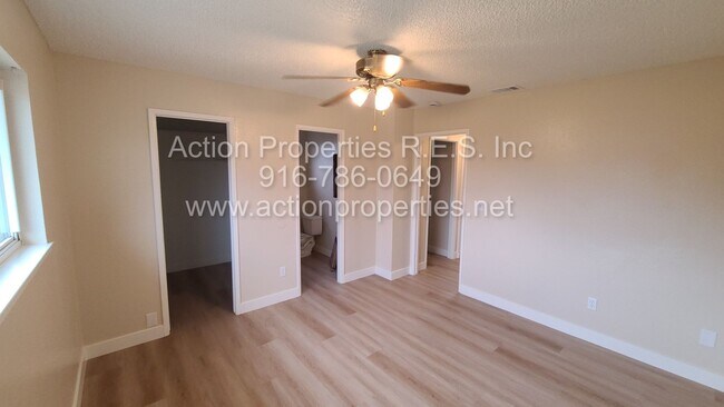 Building Photo - Very Clean 3 Bedroom 1.5 bath, 2 Car Garag...