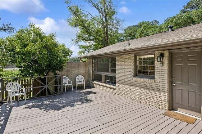 Building Photo - 2762 Dresden Dr