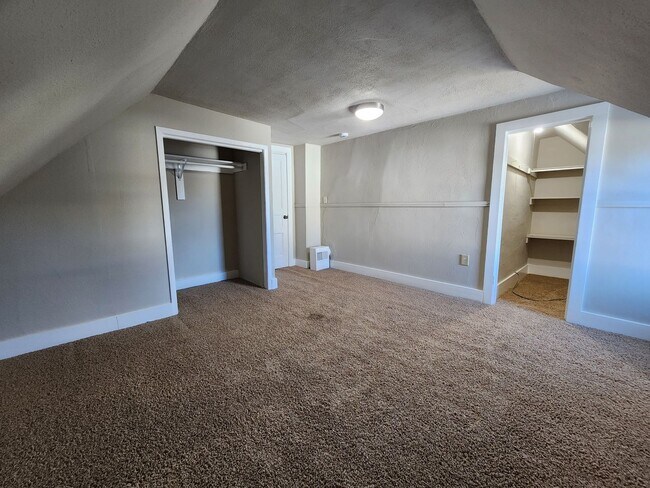 Building Photo - Spacious 3 Bedroom 1.5 Bathroom Home