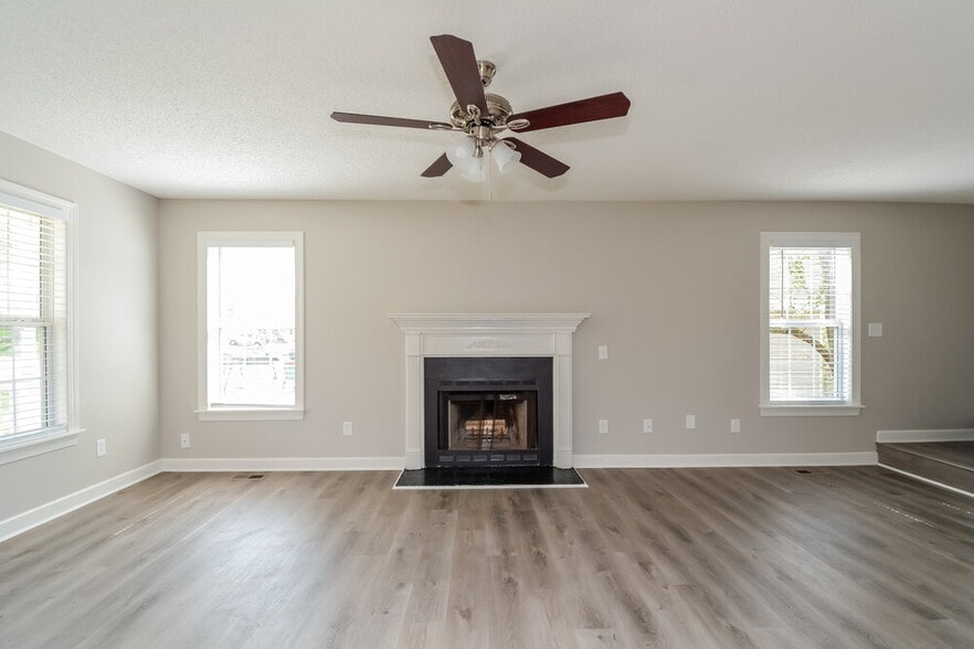 Building Photo - 805 Wallridge Dr